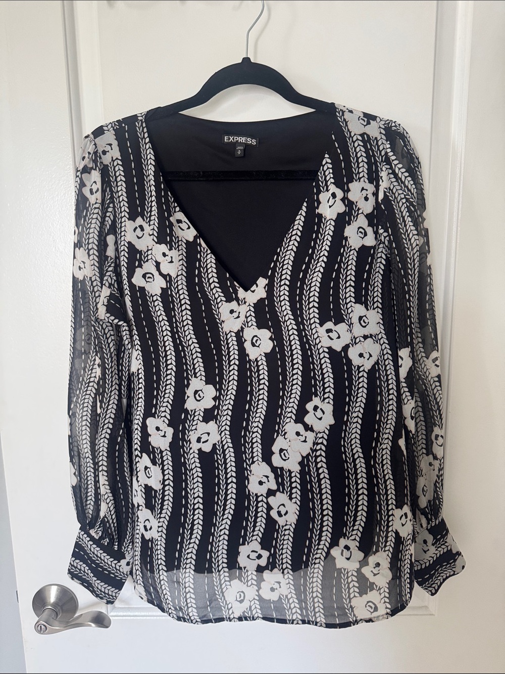 Express Black & White Floral Stripe V-Neck Blouse